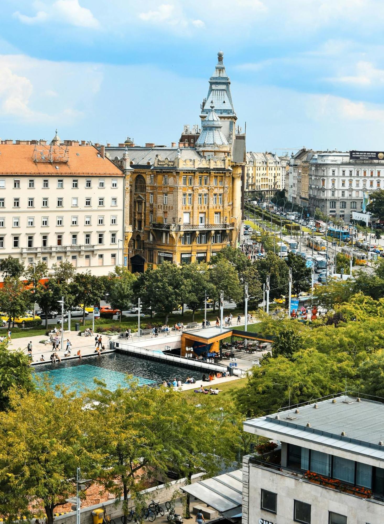 E41 - Trendy Boutique - Prime Spot By Bqa Budapest